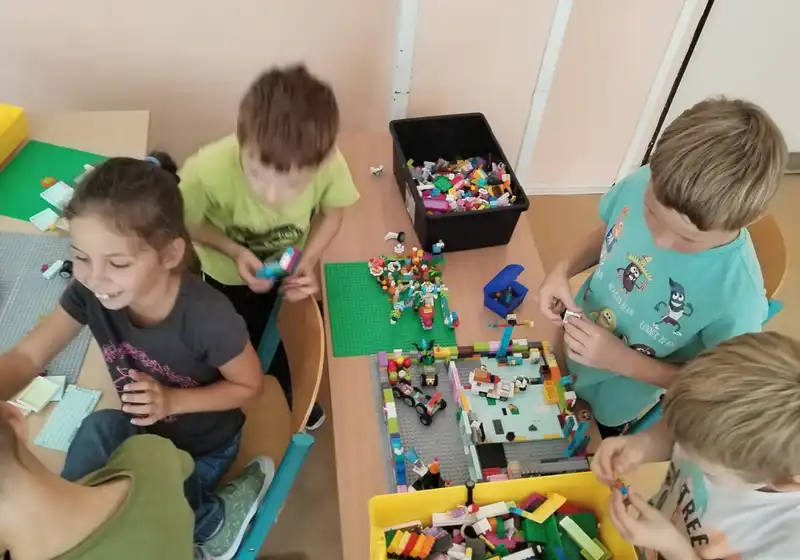 Září v družině
