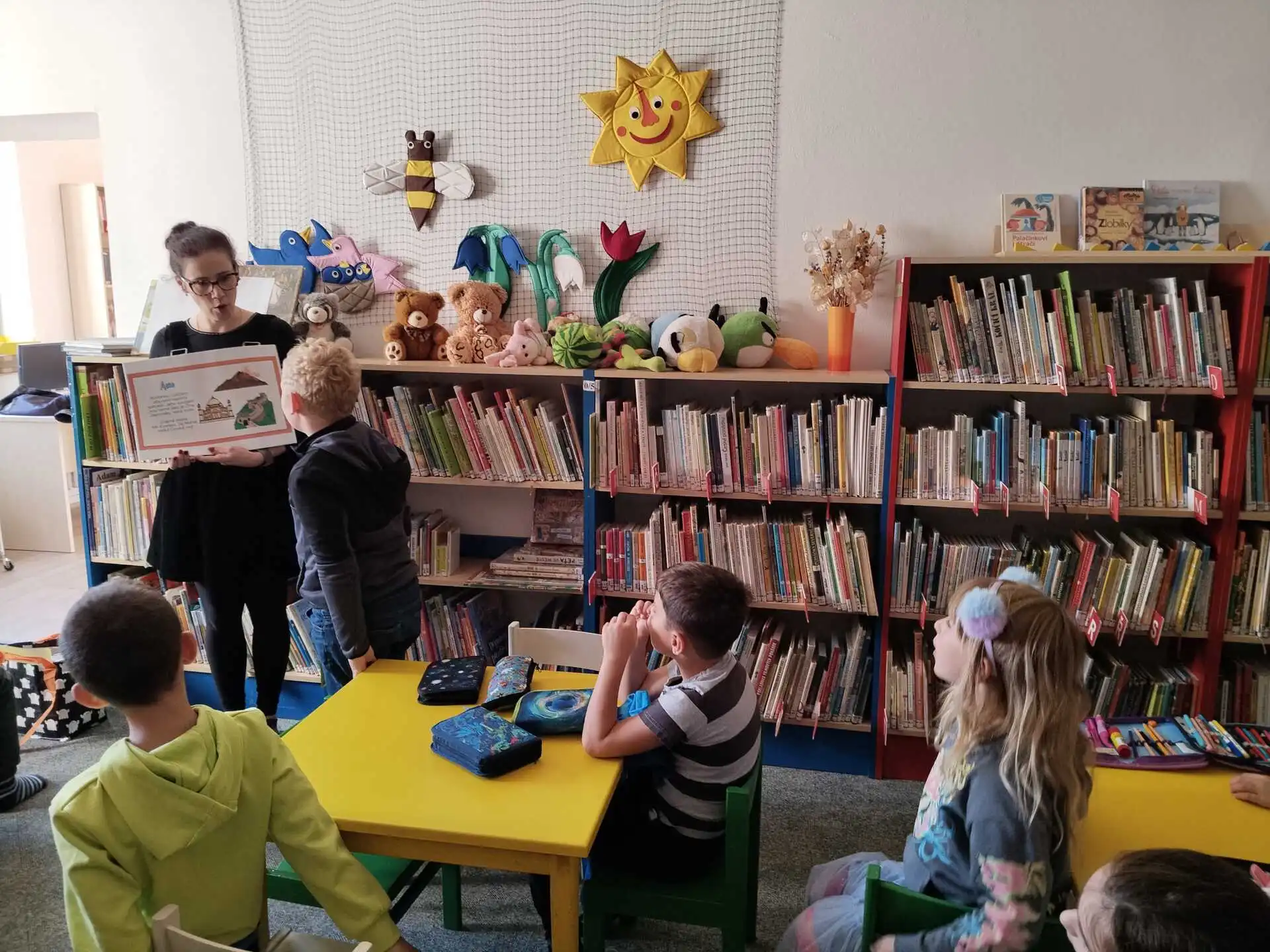 Beseda v knihovně - ,,Jak bydlí děti po celém světě"